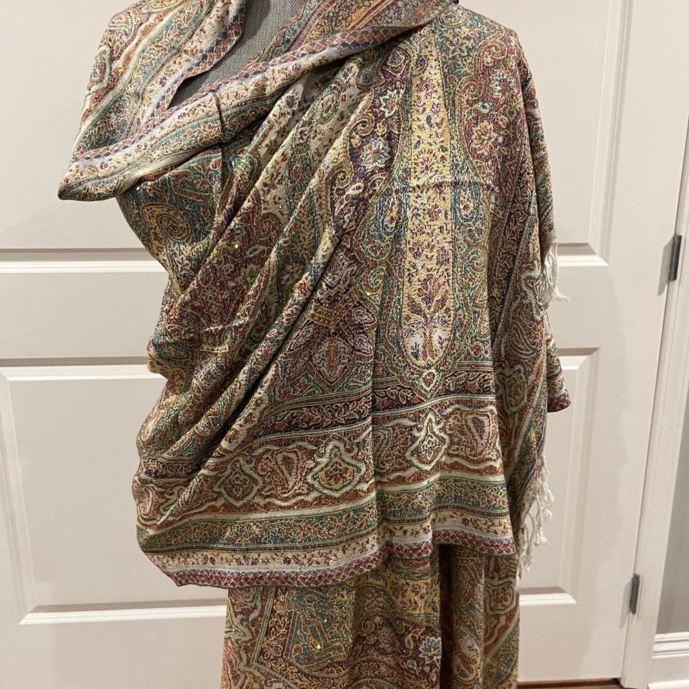 Elegant Multicolor Paisley Shawl